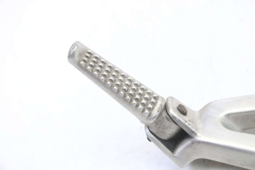 photo de REAR LEFT FOOTREST MOUNT HONDA CBR RR FIREBLADE 900 (1992 - 1994)
