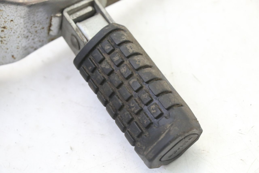 photo de REAR LEFT FOOTREST MOUNT APRILIA CLASSIC 125 (1995 - 2001)