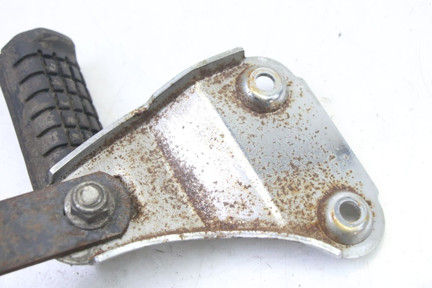 photo de REAR LEFT FOOTREST MOUNT APRILIA CLASSIC 125 (1995 - 2001)