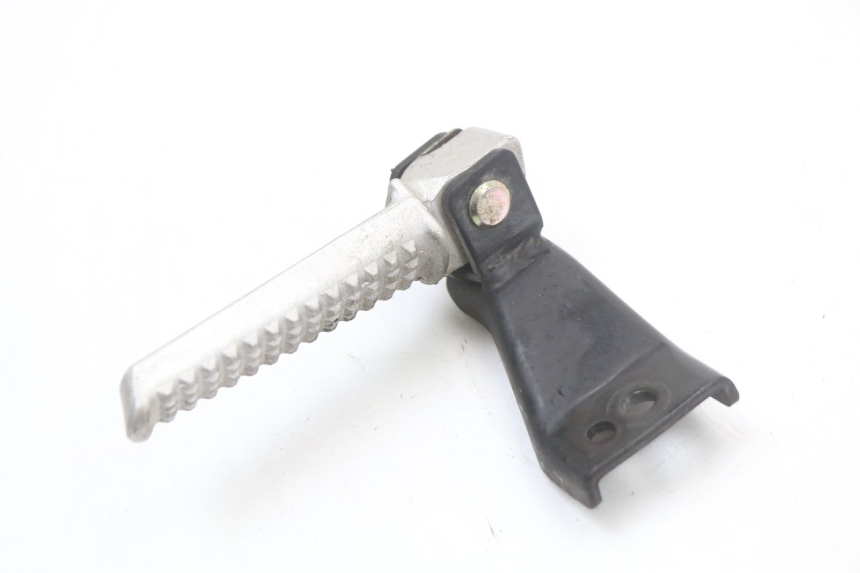 photo de REAR LEFT FOOTREST BRACKET DAELIM A-FOUR 2T 50 (2005 - 2012)