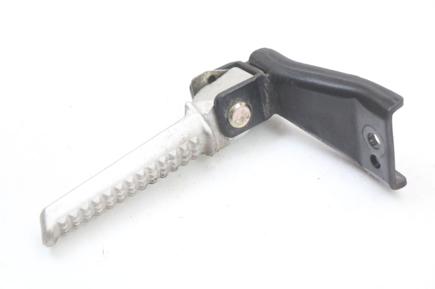photo de REAR LEFT FOOTREST BRACKET DAELIM A-FOUR 2T 50 (2005 - 2012)