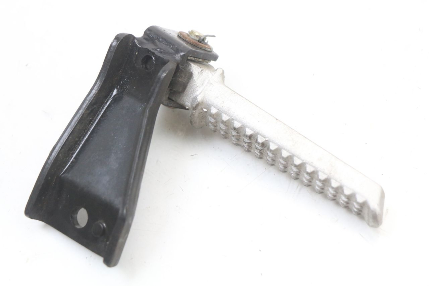 photo de REAR LEFT FOOTREST BRACKET DAELIM A-FOUR 2T 50 (2005 - 2012)