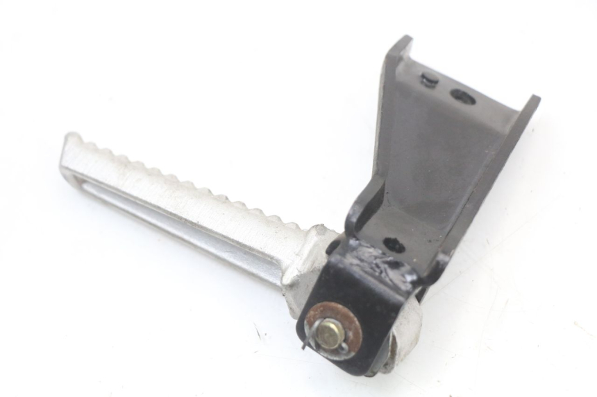 photo de REAR LEFT FOOTREST BRACKET DAELIM A-FOUR 2T 50 (2005 - 2012)