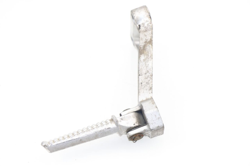 photo de REAR LEFT FOOTREST MOUNT DAELIM VJ ROADWIN 125 (2004 - 2007)