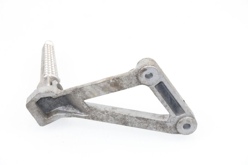 photo de REAR LEFT FOOTREST MOUNT DAELIM VJ ROADWIN 125 (2004 - 2007)