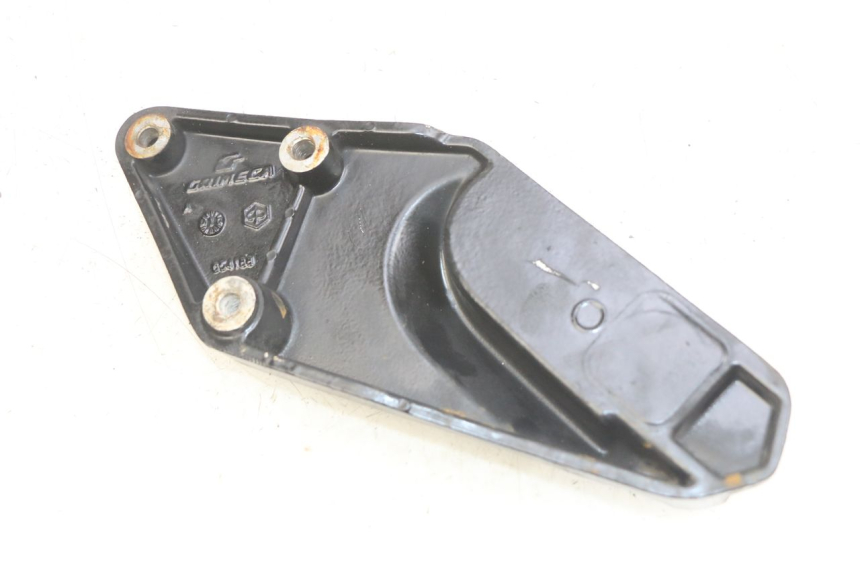 photo de LEFT REAR FOOTREST MOUNTING PLATE GILERA GP 800 (2007 - 2013)