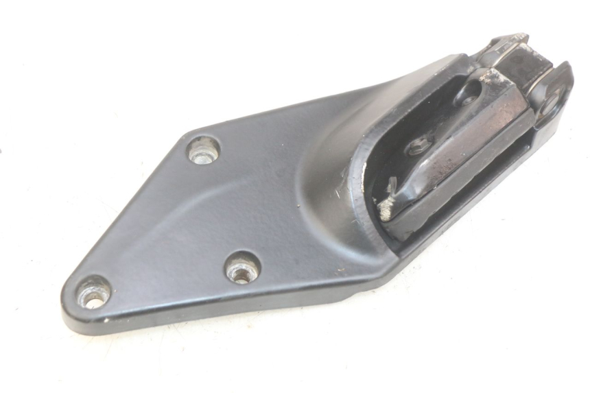 photo de LEFT REAR FOOTREST MOUNTING PLATE GILERA GP 800 (2007 - 2013)