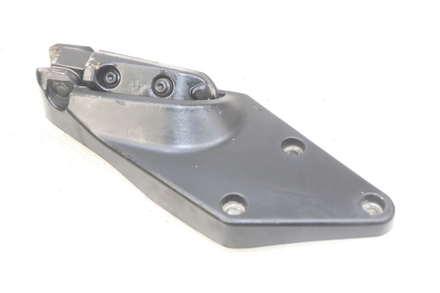 photo de LEFT REAR FOOTREST MOUNTING PLATE GILERA GP 800 (2007 - 2013)