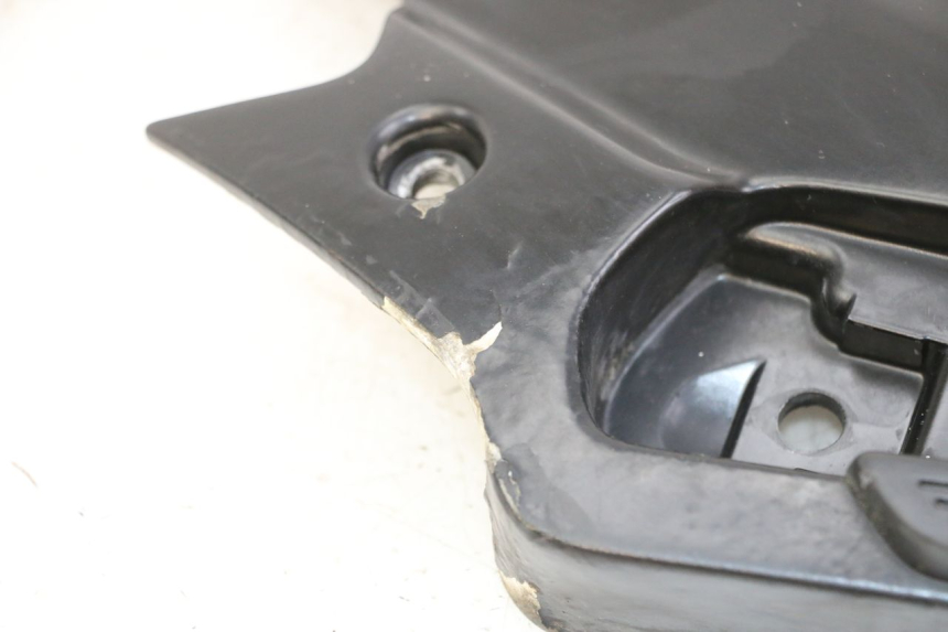 photo de REAR LEFT FOOTREST MOUNT GILERA NEXUS 300 (2008 - 2013)