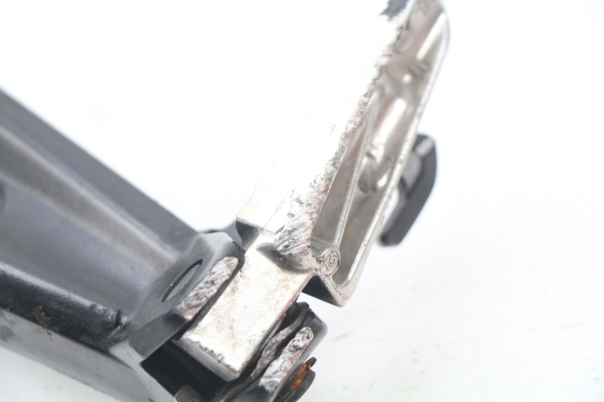 photo de REAR LEFT FOOTREST MOUNT SUZUKI GSX-R GSXR 750 (2011 - 2016)