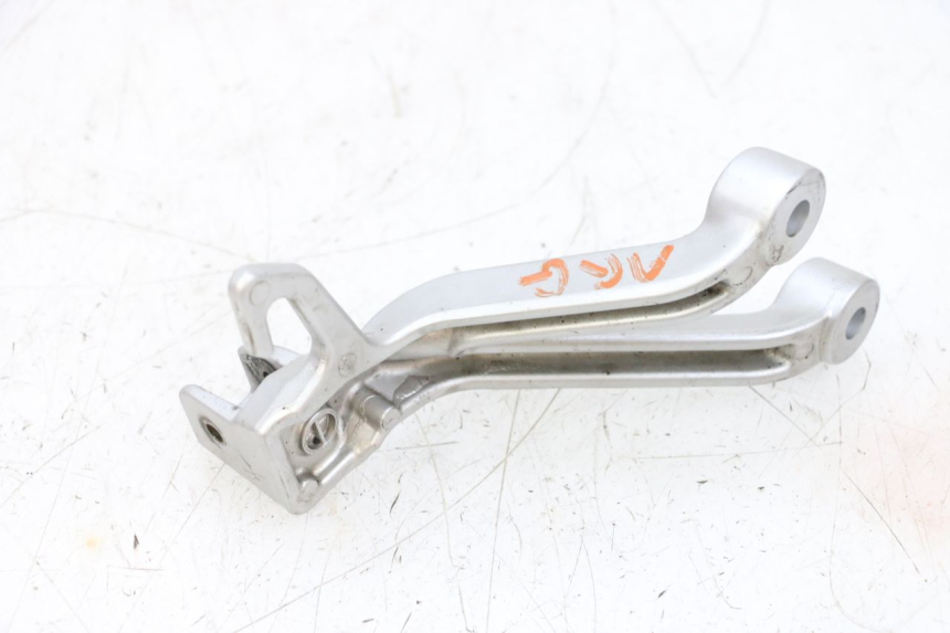 photo de REAR LEFT FOOTREST MOUNT SUZUKI GSXR GSX-R 1000 (2003 - 2004) - Technical close-up