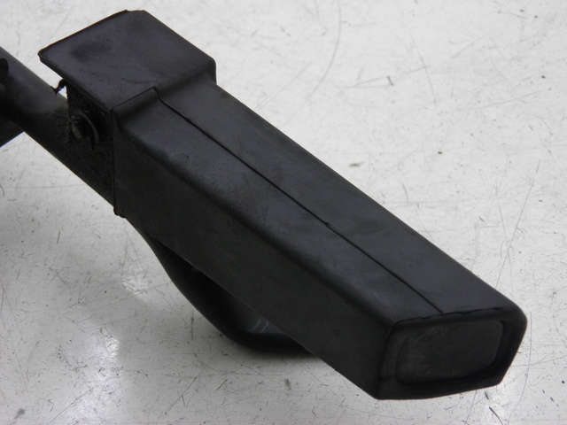 photo de REAR LEFT FOOTREST MOUNT HONDA FES PANTHEON 125 (2003 - 2007)