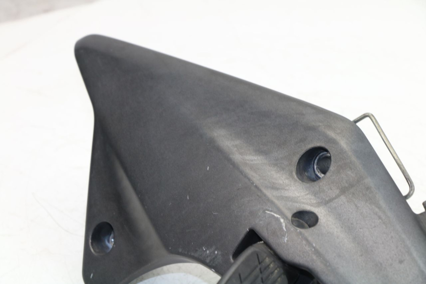 photo de REAR LEFT FOOTREST MOUNT HONDA FJS SILVER WING SILVERWING 400 (2005 - 2008)