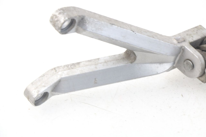 photo de REAR LEFT FOOTREST MOUNT HYOSUNG COMET GTR 125 (2007 - 2014)