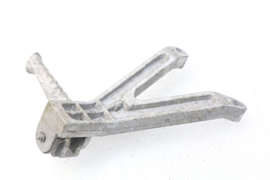 photo de REAR LEFT FOOTREST MOUNT HYOSUNG COMET GTR 125 (2007 - 2014)
