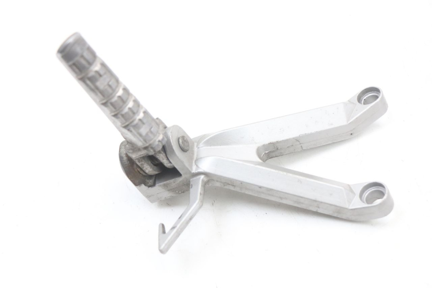photo de REAR LEFT FOOTREST MOUNT HYOSUNG GTR 125 (2006 - 2008)