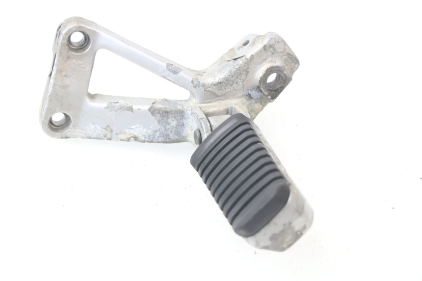 photo de REAR LEFT FOOTREST MOUNT KAWASAKI GTR 1000 (1994 - 2004)