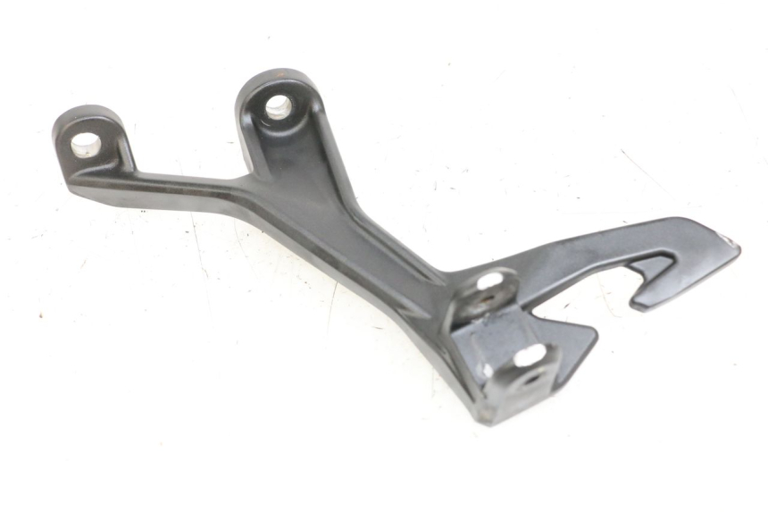 photo de REAR LEFT FOOTREST MOUNT KAWASAKI NINJA 400 (2018 - 2023)