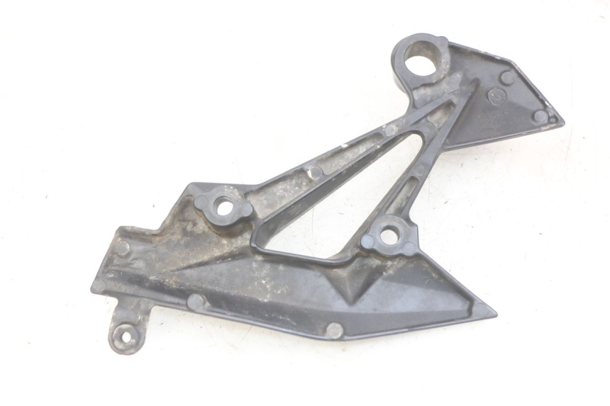 photo de LEFT REAR FOOTREST BRACKET KAWASAKI Z 750 (2007 - 2013)