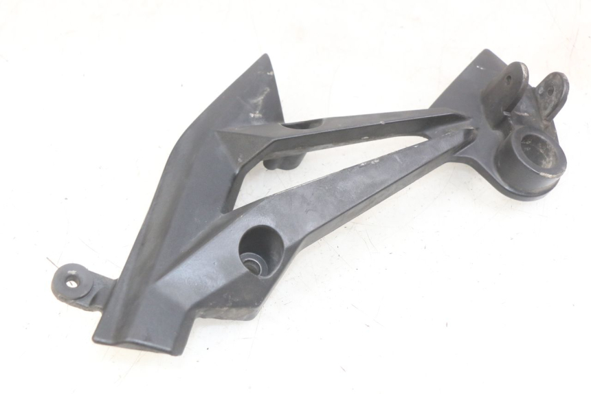 photo de LEFT REAR FOOTREST BRACKET KAWASAKI Z 750 (2007 - 2013)