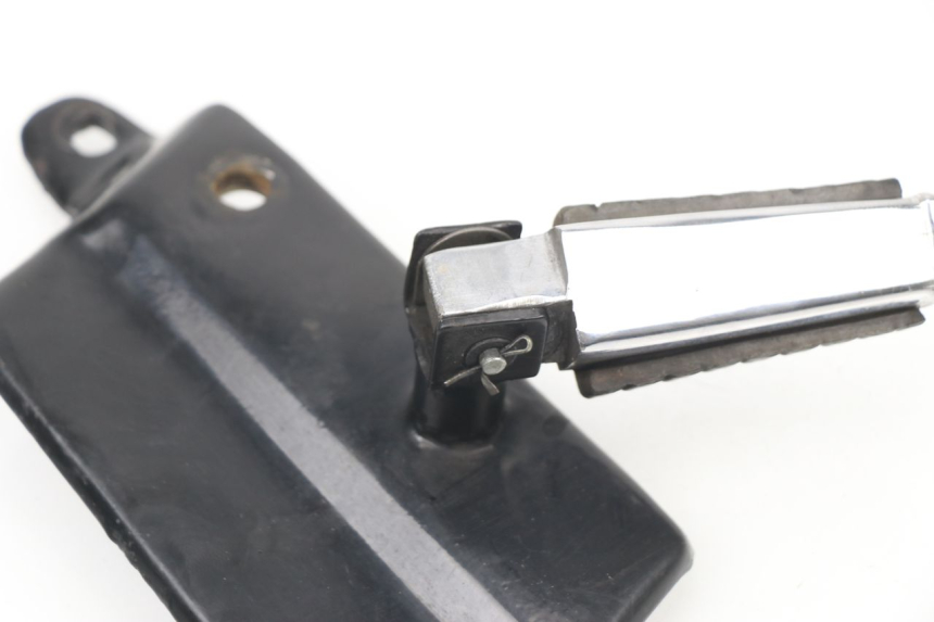 photo de REAR LEFT FOOTREST MOUNT LIFAN ROYAL KING 250 (2011 - 2019)
