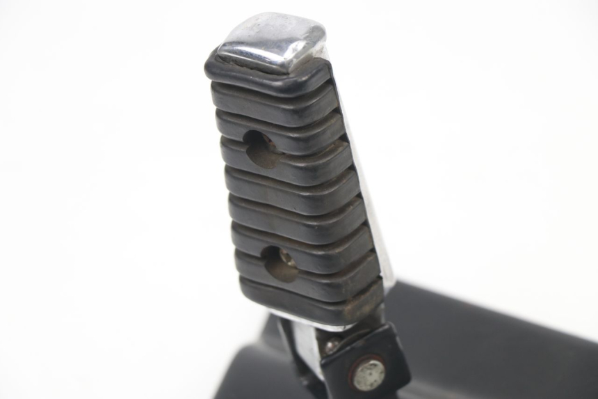 photo de REAR LEFT FOOTREST MOUNT LIFAN ROYAL KING 250 (2011 - 2019)