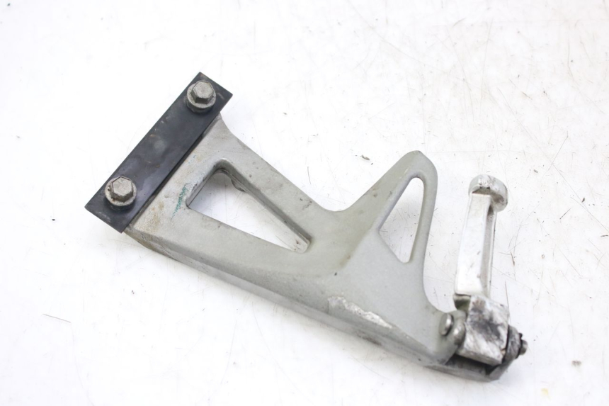 photo de LEFT REAR FOOTREST MOUNT TRIUMPH SPRINT ST 955 (1999 - 2001)