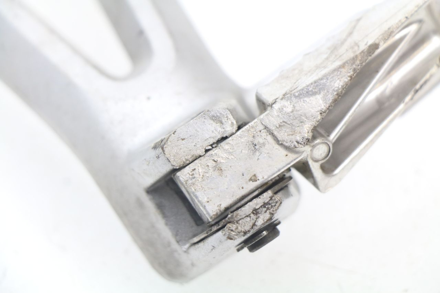 photo de REAR LEFT FOOTREST MOUNT SUZUKI GSX-R GSXR 600 (2008 - 2010)