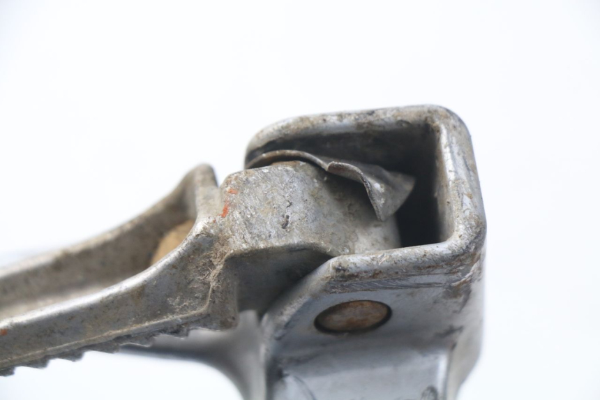 photo de REAR LEFT FOOTREST MOUNT SUZUKI GSX-R GSXR 600 (2001 - 2003)