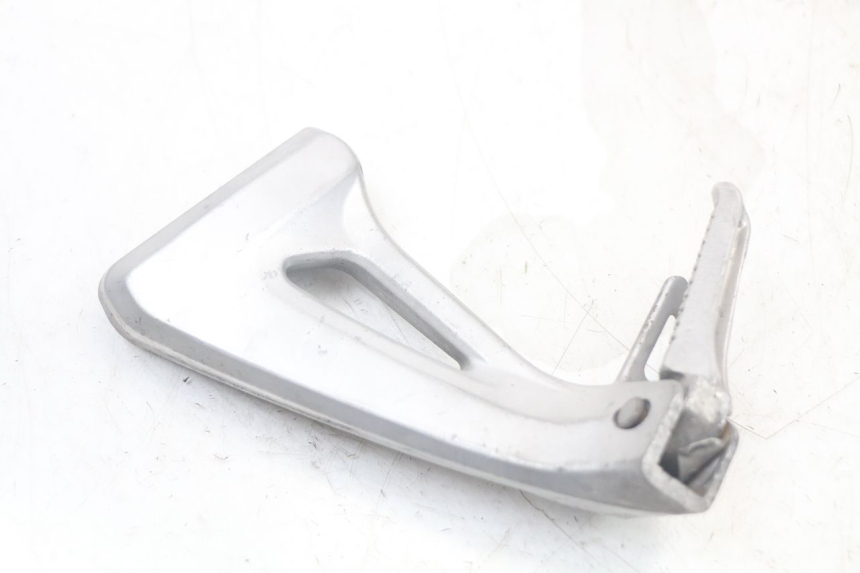 photo de LEFT REAR FOOTREST MOUNT SUZUKI SV N 650 (1999 - 2002)