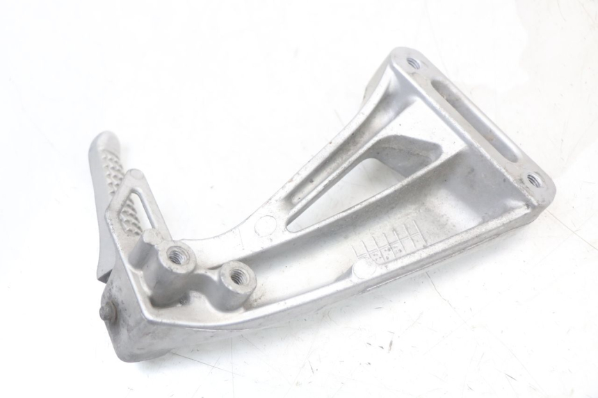 photo de LEFT REAR FOOTREST MOUNT SUZUKI SV N 650 (1999 - 2002)