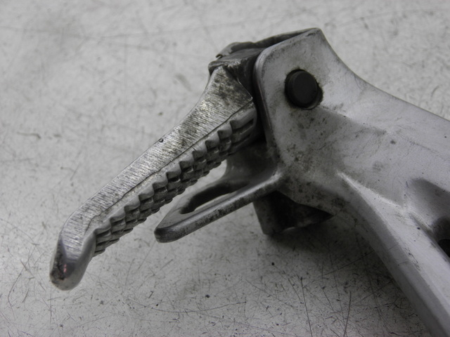 photo de LEFT REAR FOOTREST BRACKET SUZUKI SV S 650 (1999 - 2002)