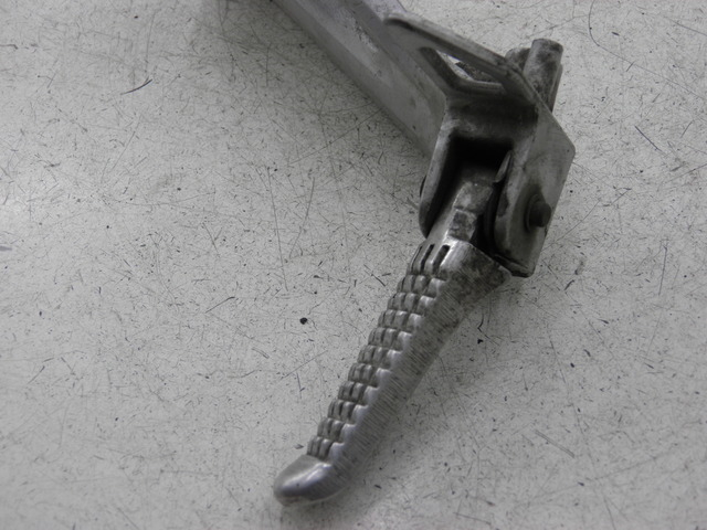 photo de LEFT REAR FOOTREST BRACKET SUZUKI SV S 650 (1999 - 2002)