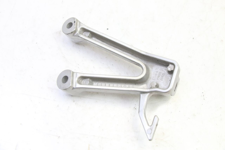 photo de REAR LEFT FOOTREST MOUNT SUZUKI SV S 650 (2003 - 2009)