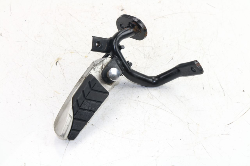 photo de REAR LEFT FOOTREST MOUNT SYM GTS EVO 125 (2009 - 2013)