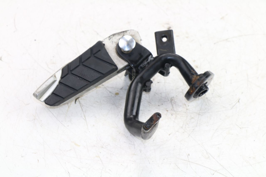 photo de REAR LEFT FOOTREST MOUNT SYM GTS EVO 125 (2009 - 2013)