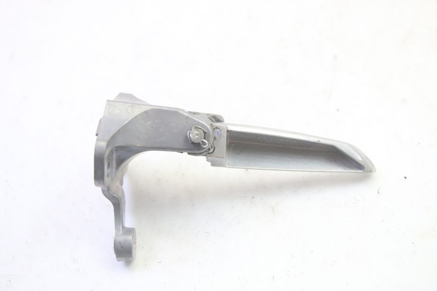 photo de REAR LEFT FOOTREST MOUNT YAMAHA TRICITY 300 (2020 - 2024) - Technical close-up