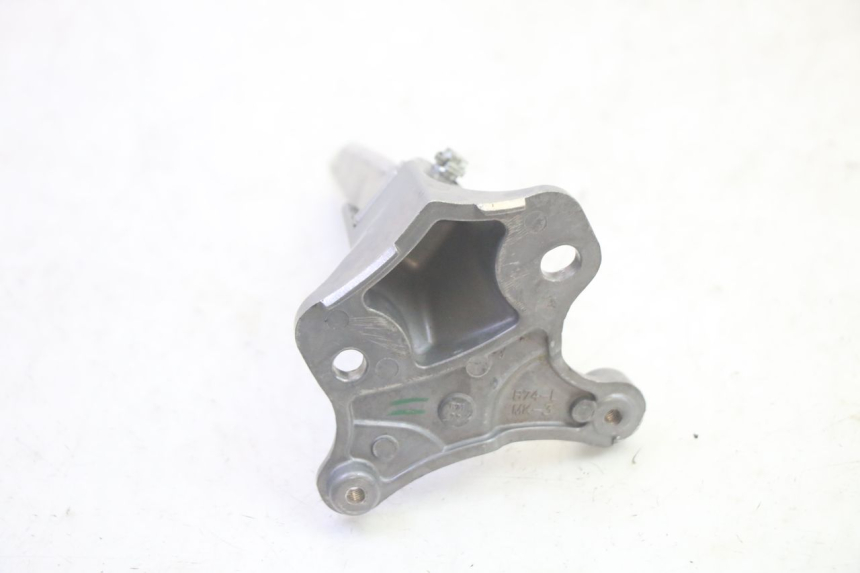 photo de REAR LEFT FOOTREST MOUNT YAMAHA TRICITY 300 (2020 - 2024) - Fixing points details