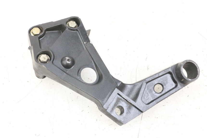 photo de LEFT REAR FOOTREST BRACKET TRIUMPH SPEED TRIPLE T301 900 (1994 - 1996)