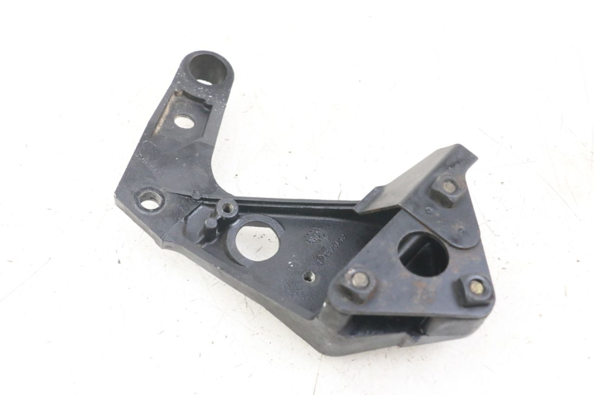 photo de LEFT REAR FOOTREST BRACKET TRIUMPH SPEED TRIPLE T301 900 (1994 - 1996)