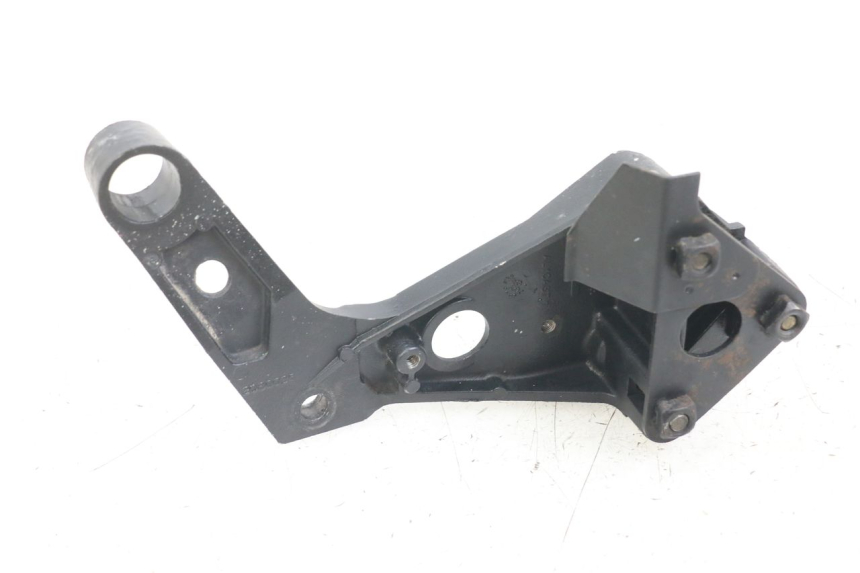 photo de LEFT REAR FOOTREST BRACKET TRIUMPH SPEED TRIPLE T301 900 (1994 - 1996)