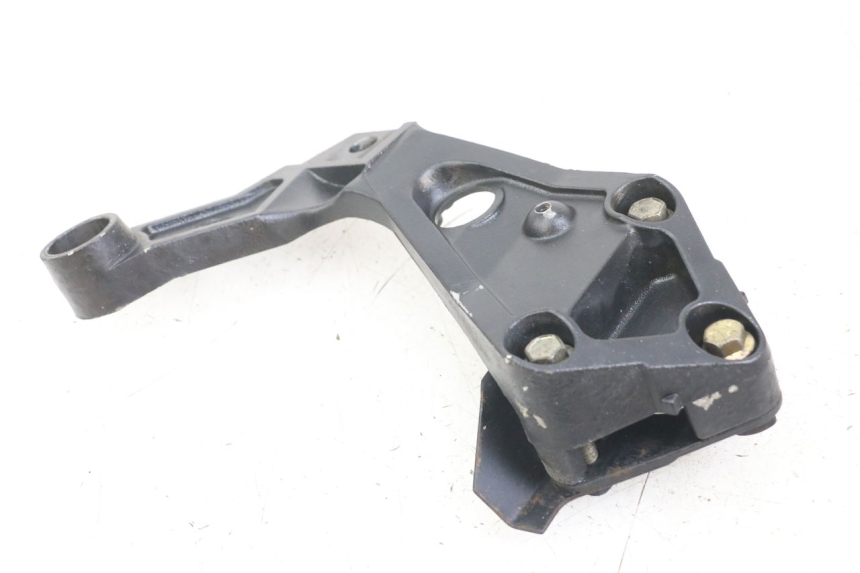 photo de LEFT REAR FOOTREST BRACKET TRIUMPH SPEED TRIPLE T301 900 (1994 - 1996)