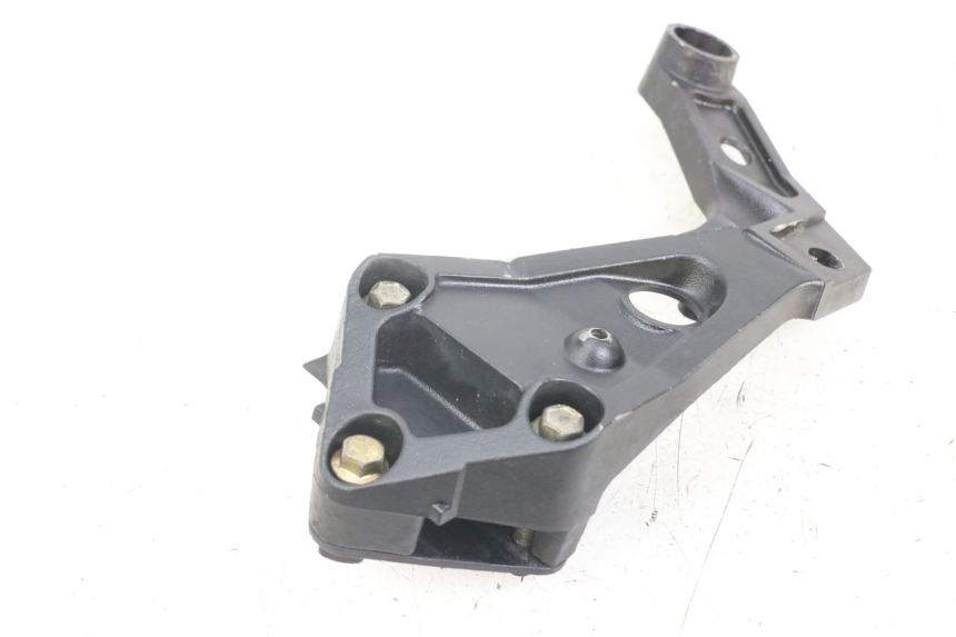 photo de LEFT REAR FOOTREST BRACKET TRIUMPH SPEED TRIPLE T301 900 (1994 - 1996)