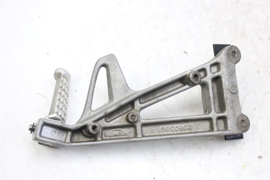 photo de LEFT REAR FOOTREST MOUNT TRIUMPH SPRINT ST 955 (1999 - 2001)