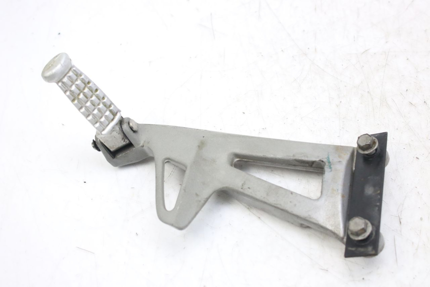 photo de LEFT REAR FOOTREST MOUNT TRIUMPH SPRINT ST 955 (1999 - 2001)