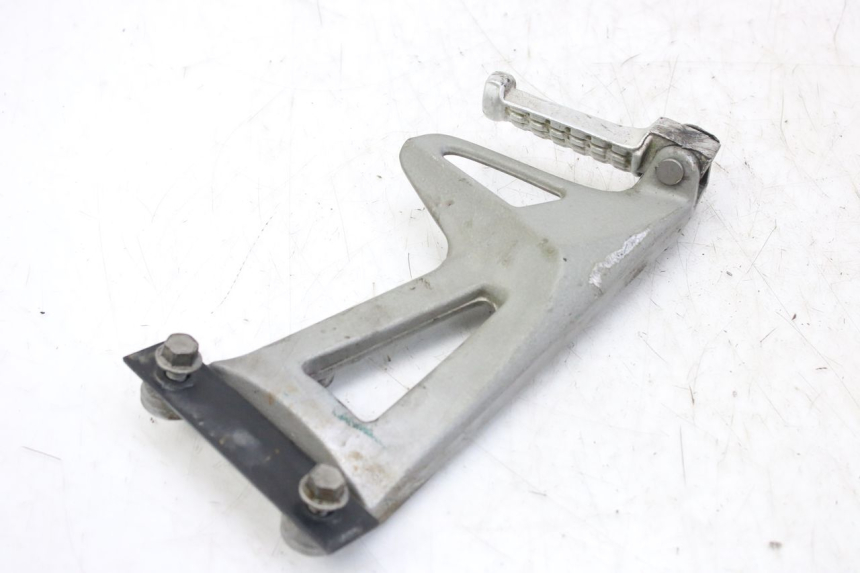 photo de LEFT REAR FOOTREST MOUNT TRIUMPH SPRINT ST 955 (1999 - 2001)