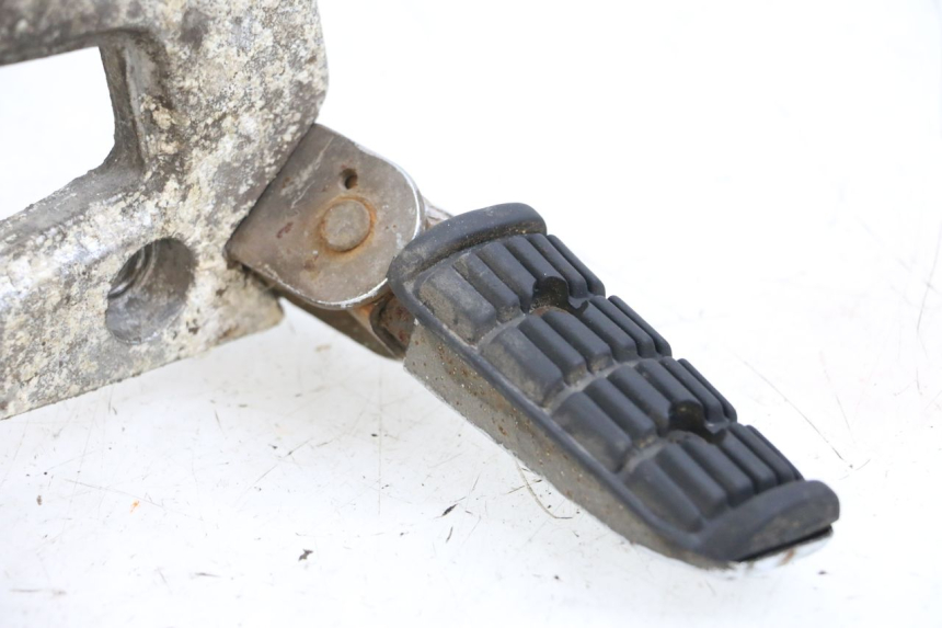 photo de REAR LEFT FOOTREST MOUNT YAMAHA XJ F 900 (1983 - 1994)