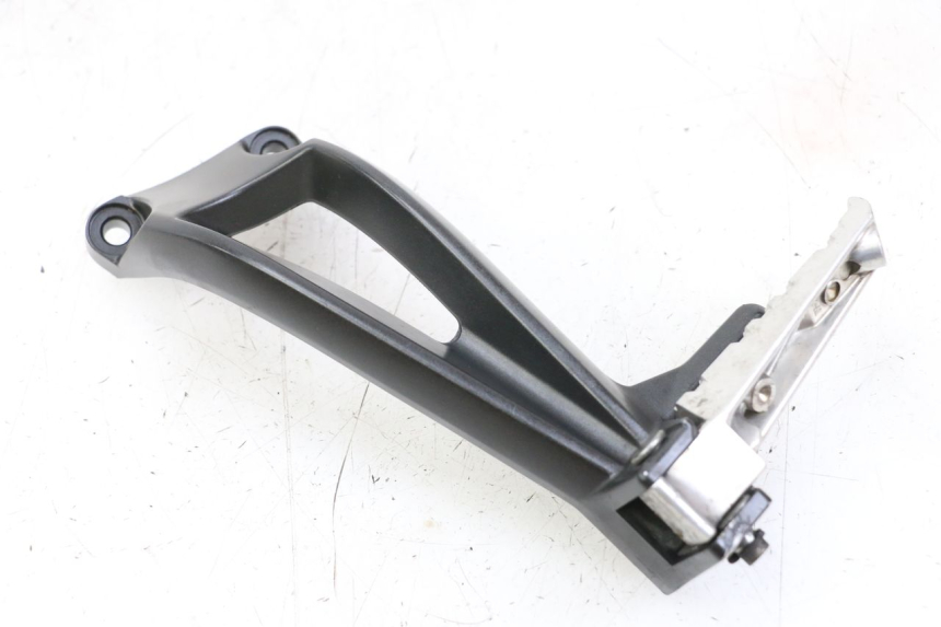 photo de REAR LEFT FOOTREST MOUNT YAMAHA FZ1 FAZER 1000 (2007 - 2009)