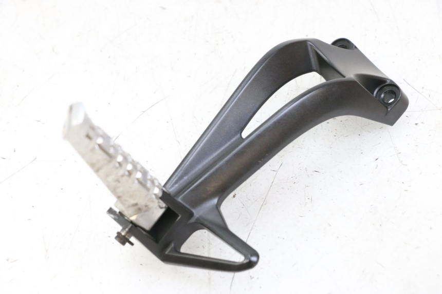 photo de REAR LEFT FOOTREST MOUNT YAMAHA FZ1 FAZER 1000 (2007 - 2009)