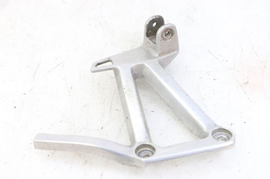 photo de REAR LEFT FOOTREST MOUNT YAMAHA FZS FAZER 600 (2001 - 2003)